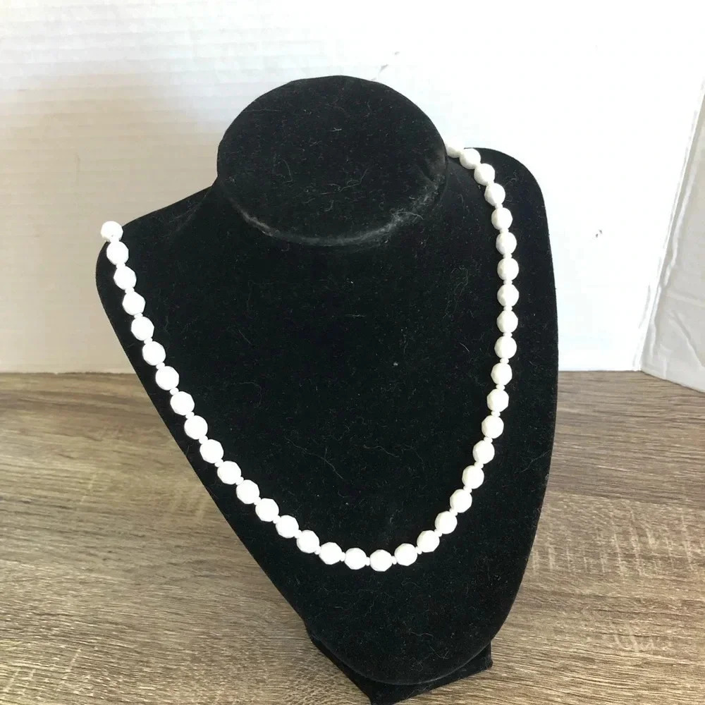 Vtg Faceted Milk Glass Beaded Necklace